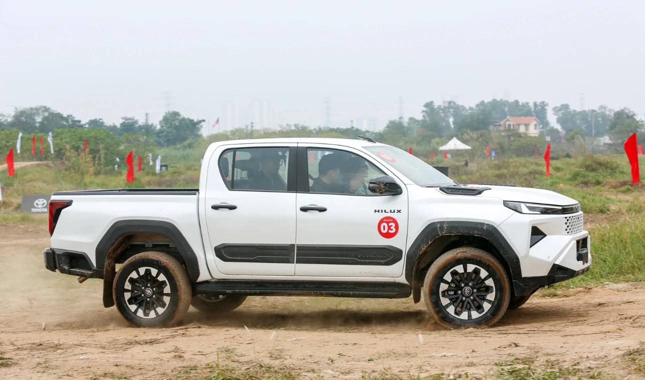 Toyota Hilux 12