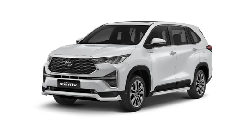 Toyota Innova Cross HEV trang ngoc trai